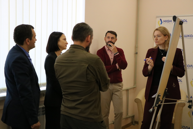 Як наративи задають рамку для сприйняття: навчання для керівників держслужби